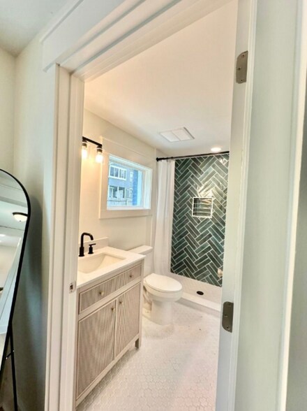 Building Photo - 1313 Live Oak St