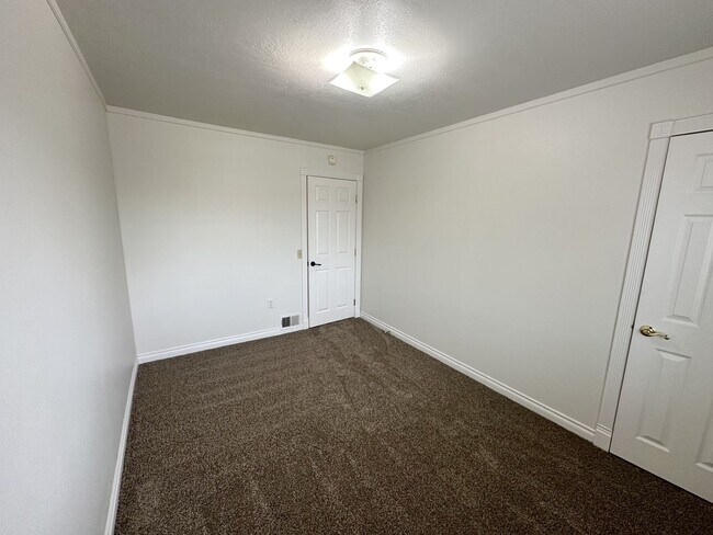 Building Photo - 320/322 Casey Ave*