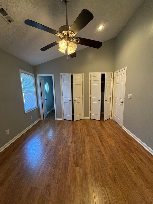 Building Photo - RENTAL HOME 3BD/2BTH