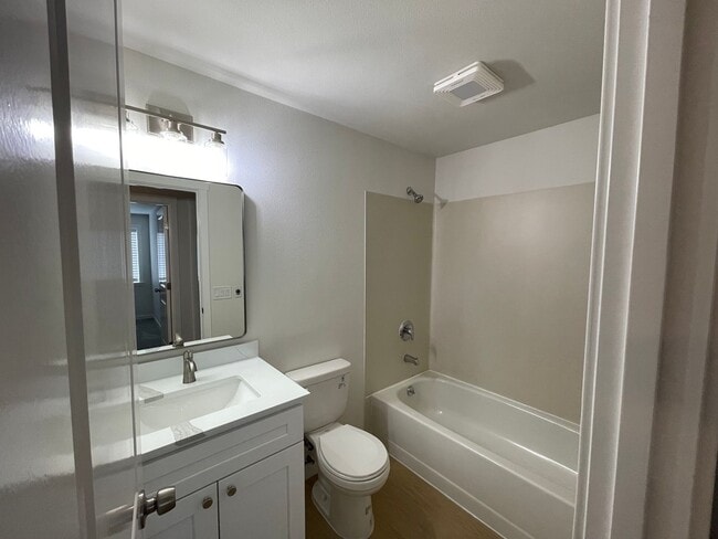 Building Photo - Updated 3-Bedroom Home in Bluegrass Commun...