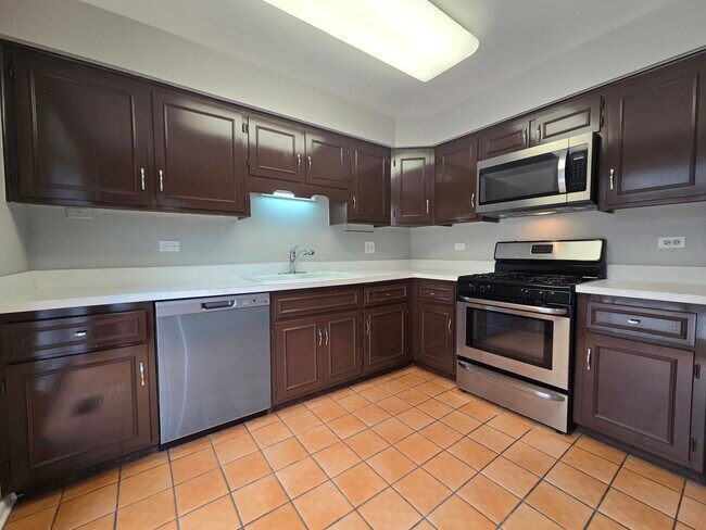Building Photo - 1111 S Waukegan Rd