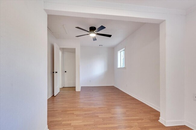 Building Photo - 2116 Andover Ct
