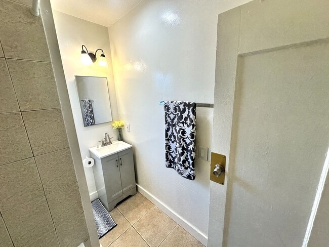 Building Photo - 2648