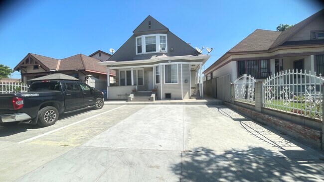 Primary Photo - 731 E 32nd St