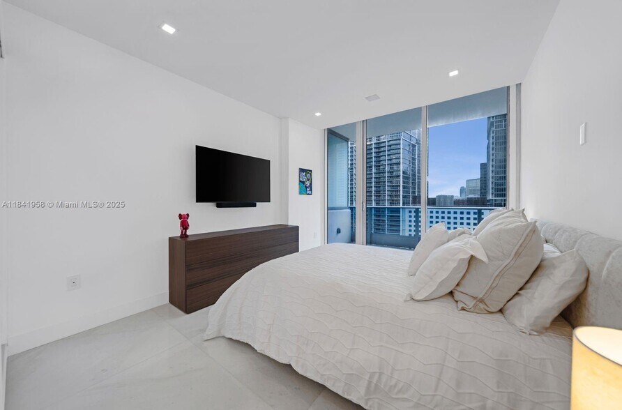 Building Photo - 200 Biscayne Boulevard Way