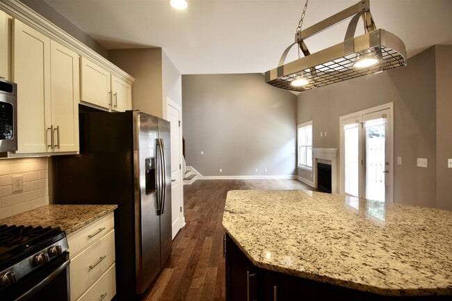 Building Photo - 147 Pinebranch Ct