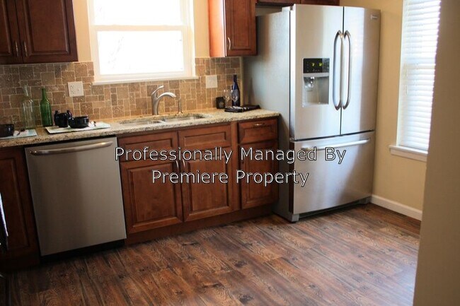 Building Photo - 1695 - 4 Bed 2 Bath Near KU MED