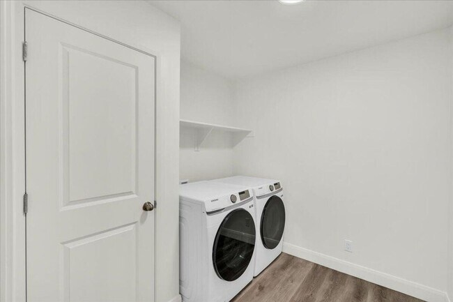 Building Photo - MODERN 3-BEDROOM TOWNHOME IN DESERT COLOR ...