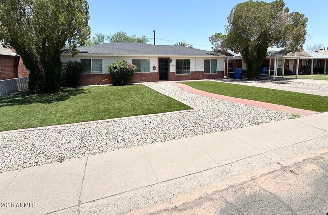 Building Photo - 2220 E Heatherbrae Dr