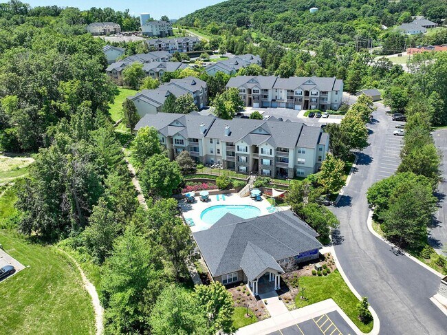 Building Photo - 400 Legends Terrace Dr