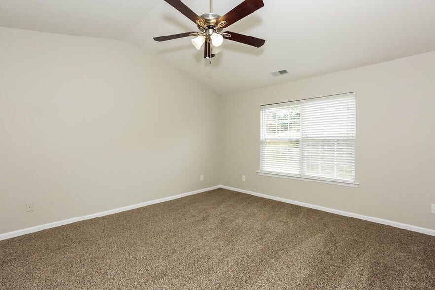 Building Photo - 5207 Hildreth Court