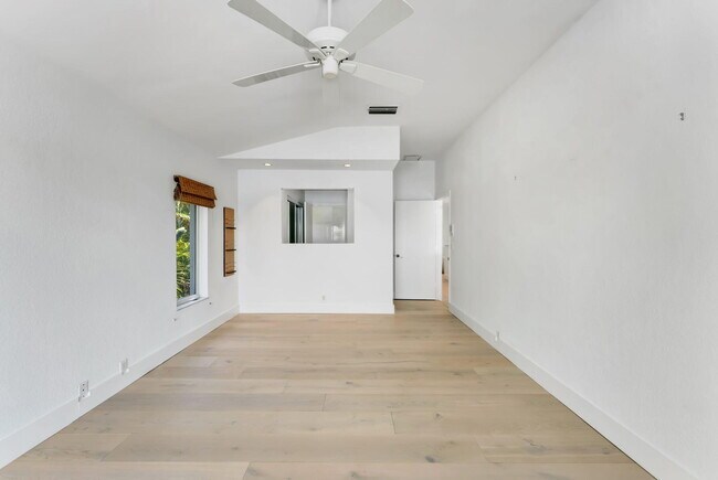 Building Photo - 1026 Seasage Dr