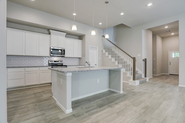 Building Photo - 725 W Foley St