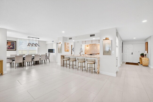 Building Photo - 7233 Promenade Dr