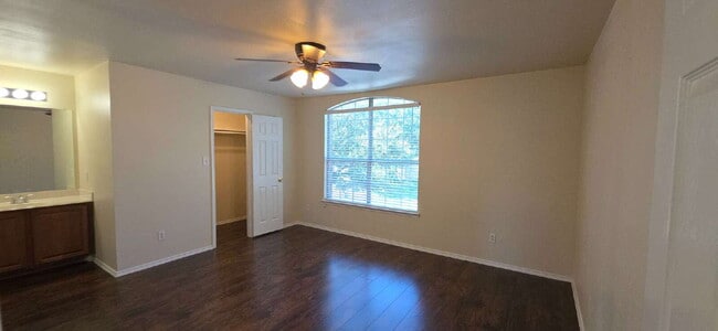 Building Photo - Expansive Mansfield Home with 5 Bedrooms, ...