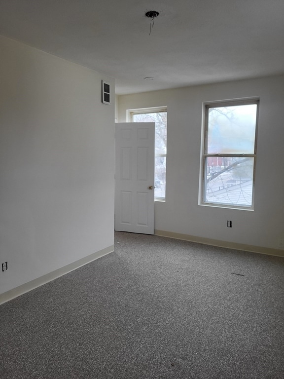 Building Photo - 947 River St