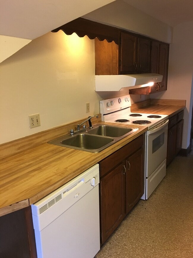 Building Photo - One Bedroom East End Apartment within walking distance to the Capital