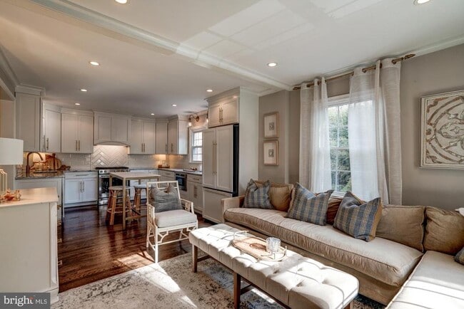 Building Photo - 5703 Brookside Dr