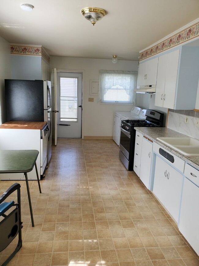 Building Photo - 3 Bedroom Home in Blaine!