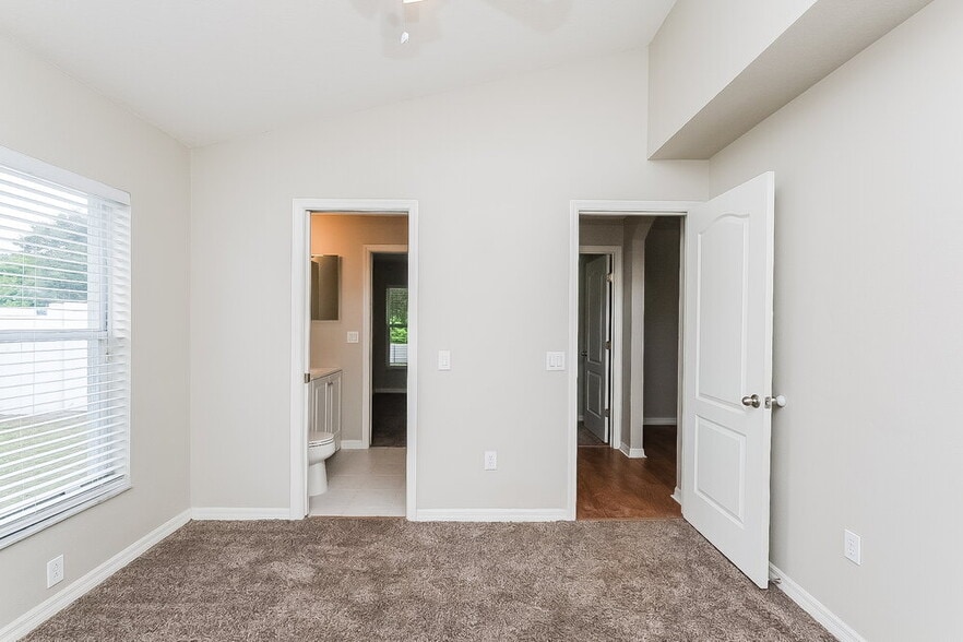 Building Photo - 13035 Bridleford Dr