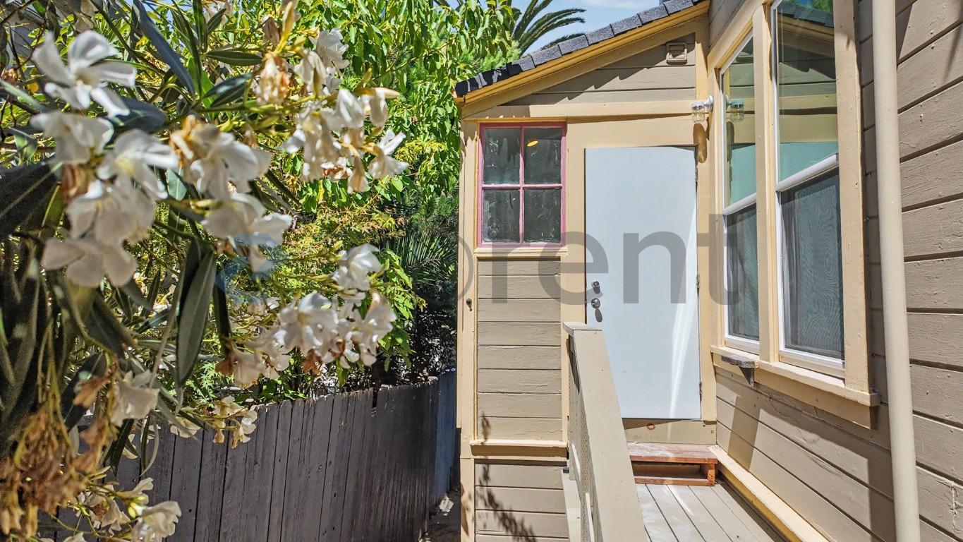 Building Photo - Unit Apt 1