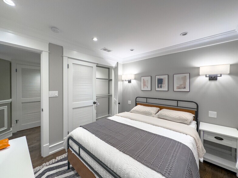 Building Photo - 3445 N Hoyne Ave