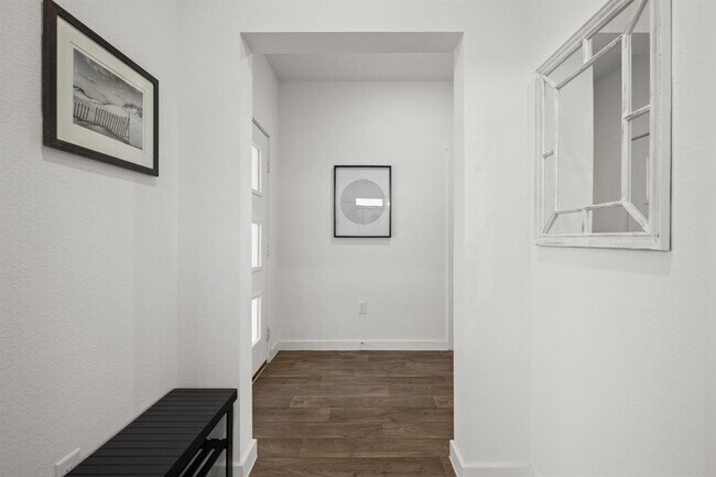 Building Photo - 3024 Egan Dr