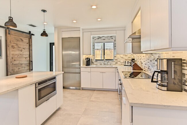 Building Photo - 1955 NE 4th St