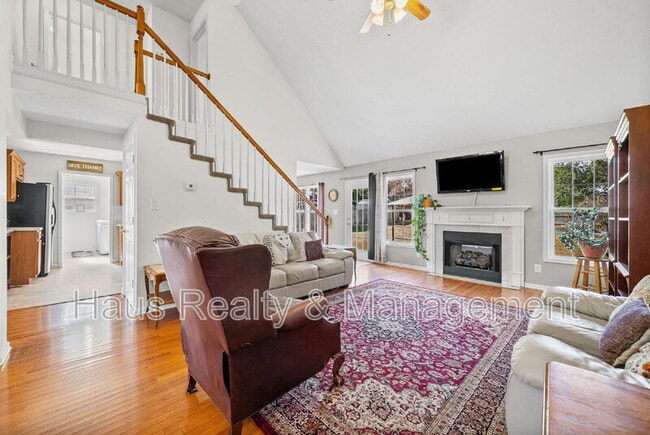 Building Photo - 674 Superior Ln