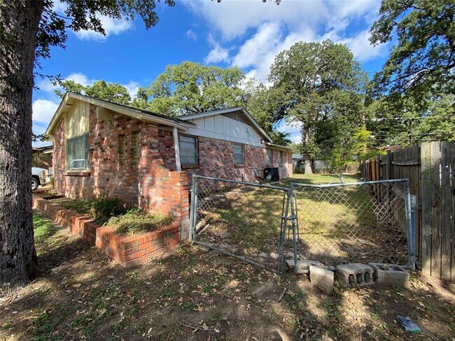 Building Photo - 3505 Grady St