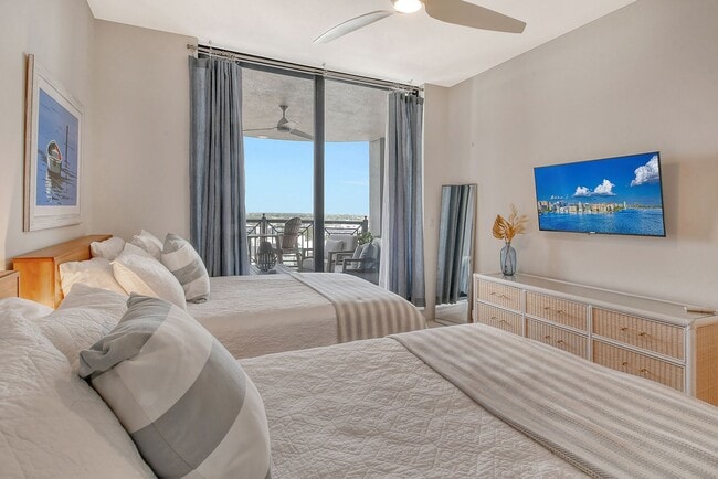 Building Photo - VACATION RENTAL Amazing 2/2 condo in the heart of downtown Sarasota with Bay View!