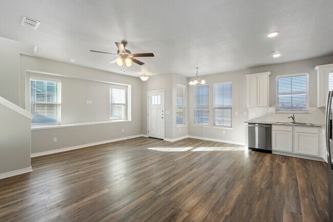 Building Photo - 7635 Stonehollow