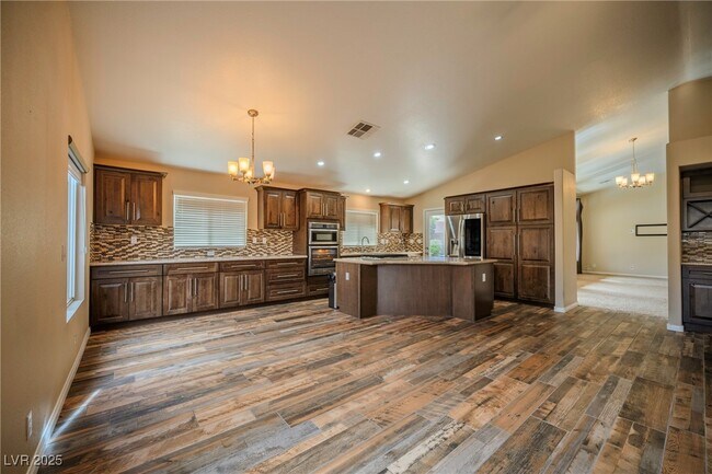 Building Photo - 921 San Bruno Ave