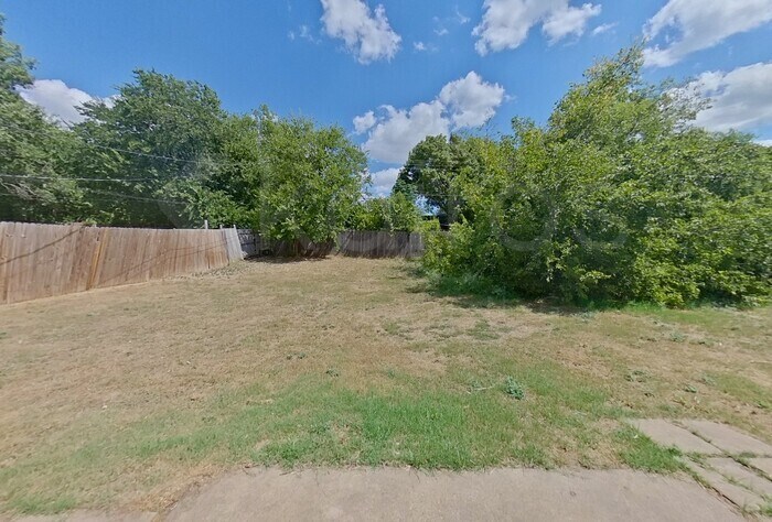 Building Photo - 1117 Saturn Dr