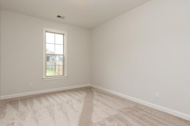 Building Photo - 5143 Lawrenceburg Ln