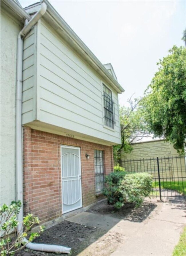 Building Photo - 12668 Windsor Village Dr