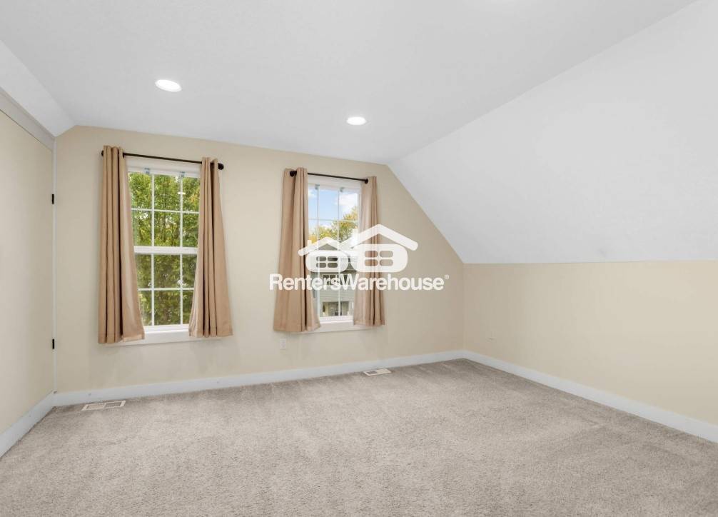 Building Photo - 206 Robie St E