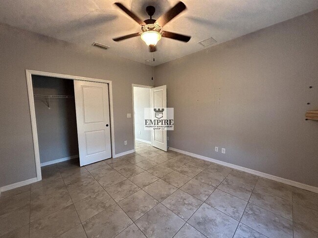 Building Photo - COMING SOON! 3 Beds + Den, 2 Baths, Screened Lanai & More!