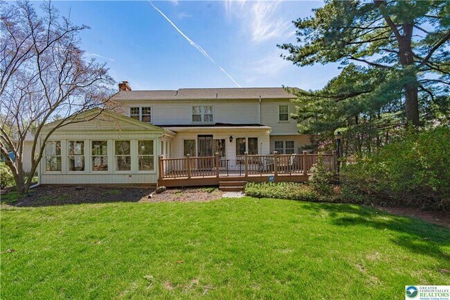 Building Photo - 2962 Fairfield Dr N
