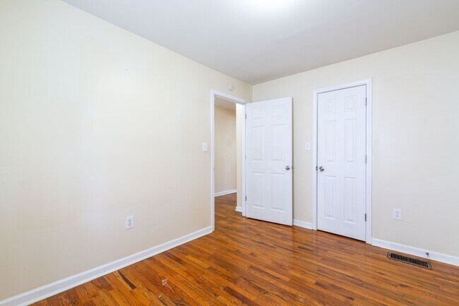 Building Photo - 4-Bedroom Rental in Prime Hapeville Location