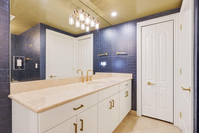 Building Photo - 200 E Palmetto Park Rd