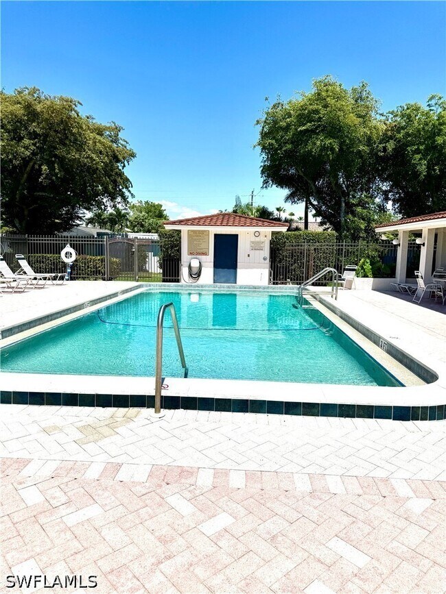 Building Photo - 3605 Boca Ciega Dr