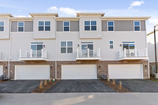Building Photo - 1548 Slade Wy