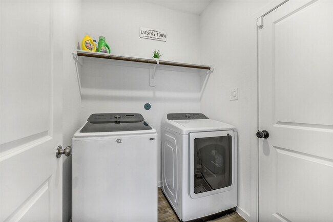 Building Photo - 3126 Stonebriar Dr