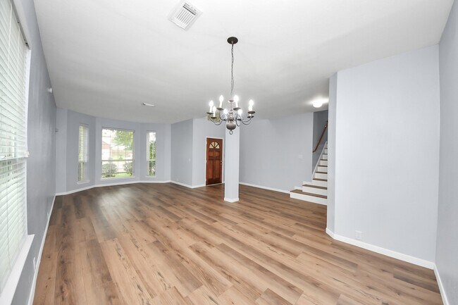 Building Photo - 9002 Sundown Dr