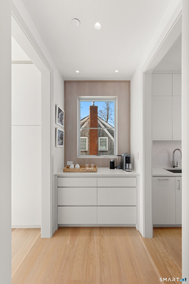 Building Photo - 14 Cockenoe Dr