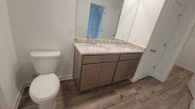 Building Photo - 7589 Discovery Pt Dr NW