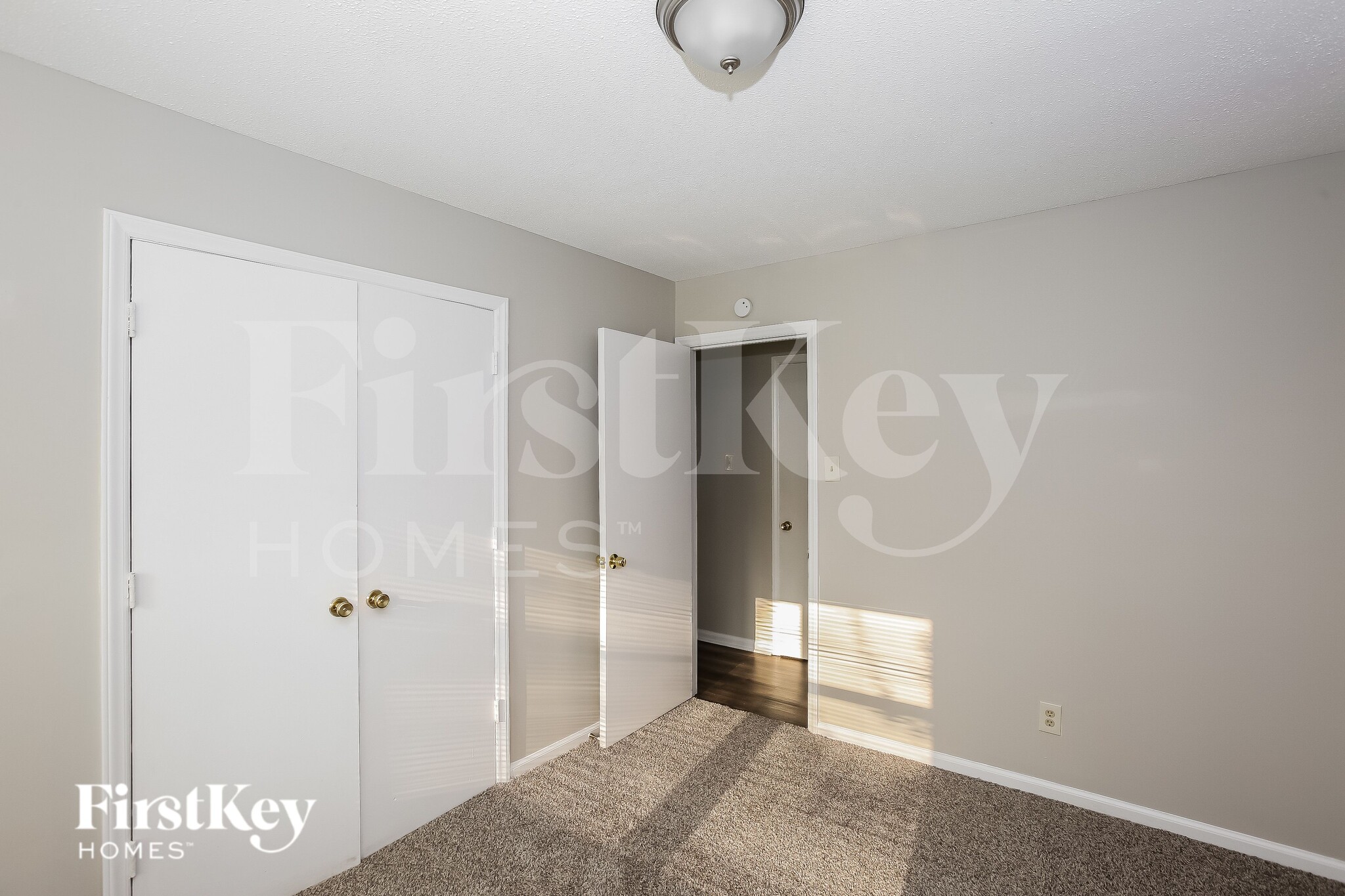 Building Photo - 2330 Knight Dr