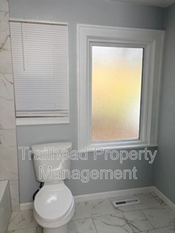 Building Photo - 2911 N Walnut St