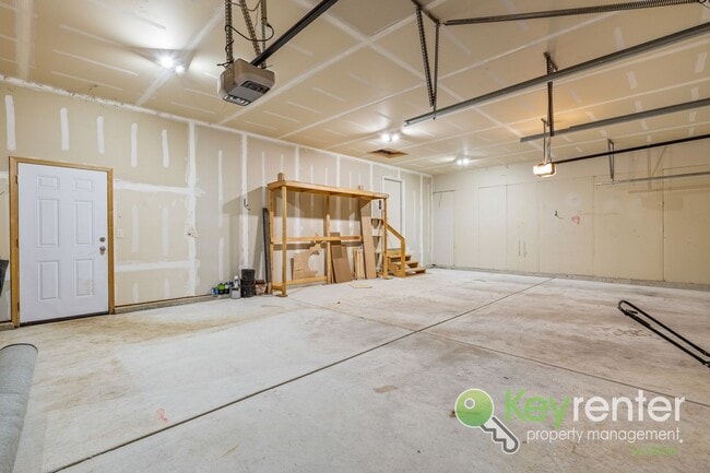 Building Photo - Beautiful 4 Bedroom 3 Bath | Goddard School District